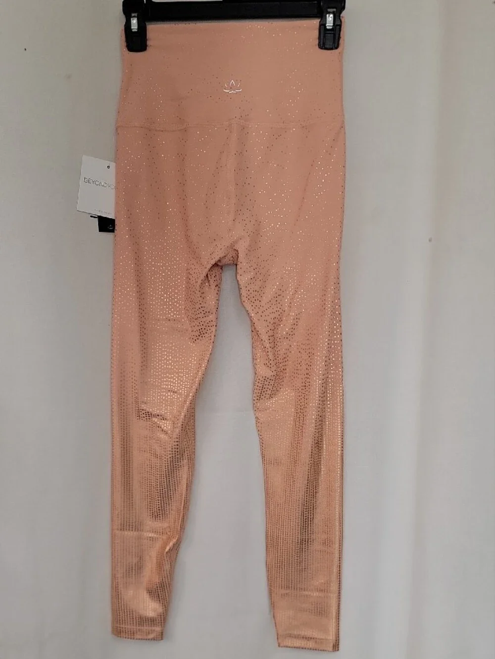 Beyond Yoga Womens Peach Metallic Leggings with Shimmer